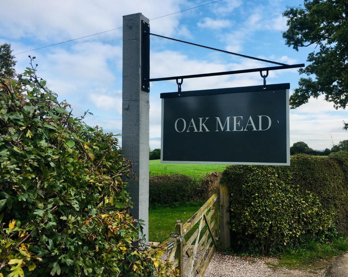 Oak Mead Villa Wrexham Exterior photo